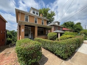 Building Photo - 2728 Woodstock Ave