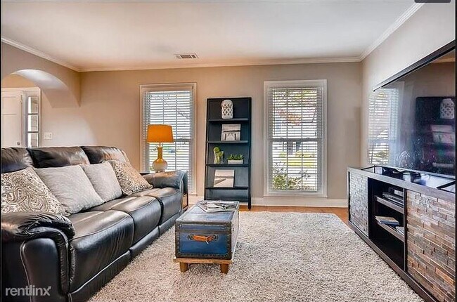 Building Photo - 3 br, 2.5 bath Condo - 4550 Village Oaks Way