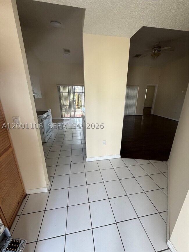 Foto del edificio - 960 NE 214th Ln