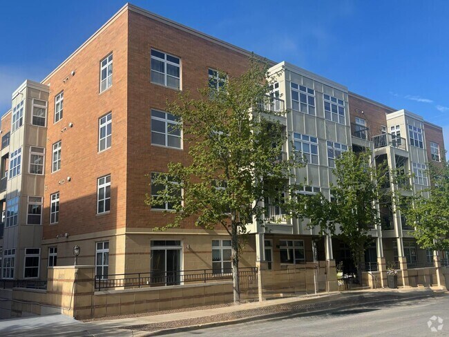Building Photo - 1925 N Water St