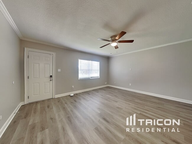 Building Photo - 1565 Palm Pl