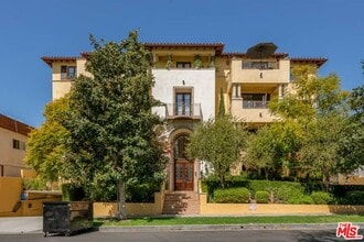 Building Photo - 10617 Eastborne Ave