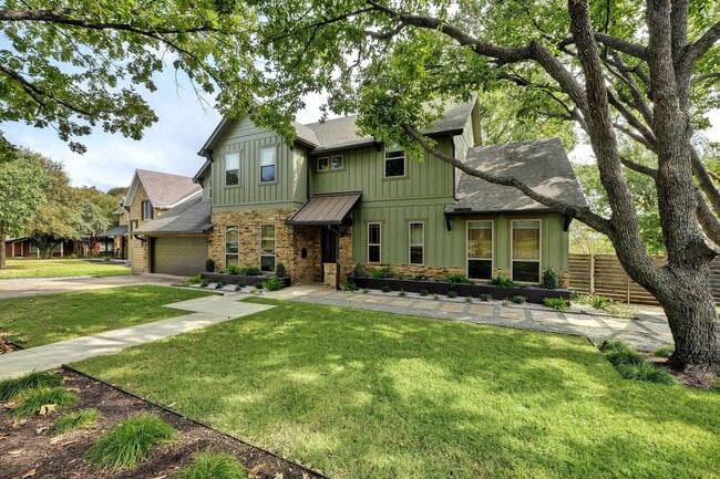 Building Photo - Beautiful 4-Bed Home in Highland Park West...