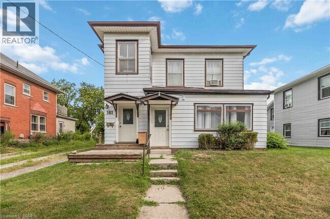 Photo du bâtiment - 161 Maple St