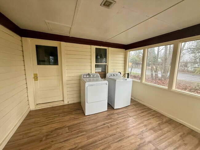 Building Photo - Charming 2-Bed, 1-Bath Home on a Huge Lot – $1,400/mo – Cheney, WA