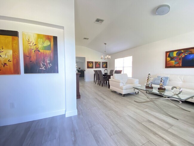 Foto del edificio - **Available 1st week of September, Spaciou...