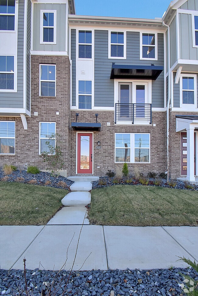 Harbour Town Village at Wetherington Apartments for Rent with a Garage