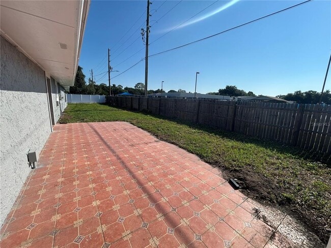Building Photo - 775 E Magnolia Ave