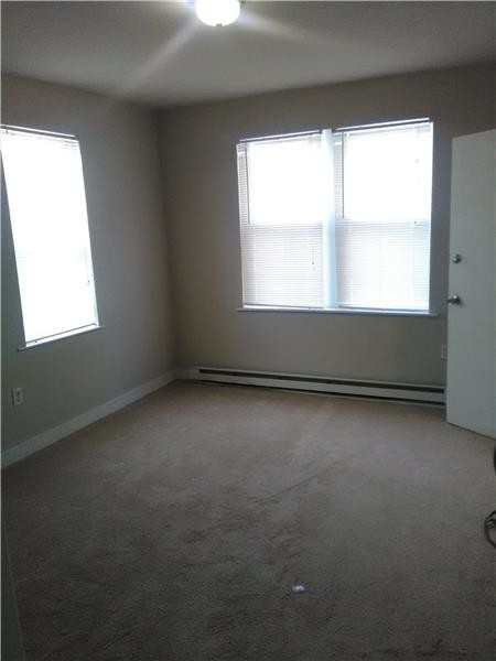 Building Photo - 412 E Walnut Ln