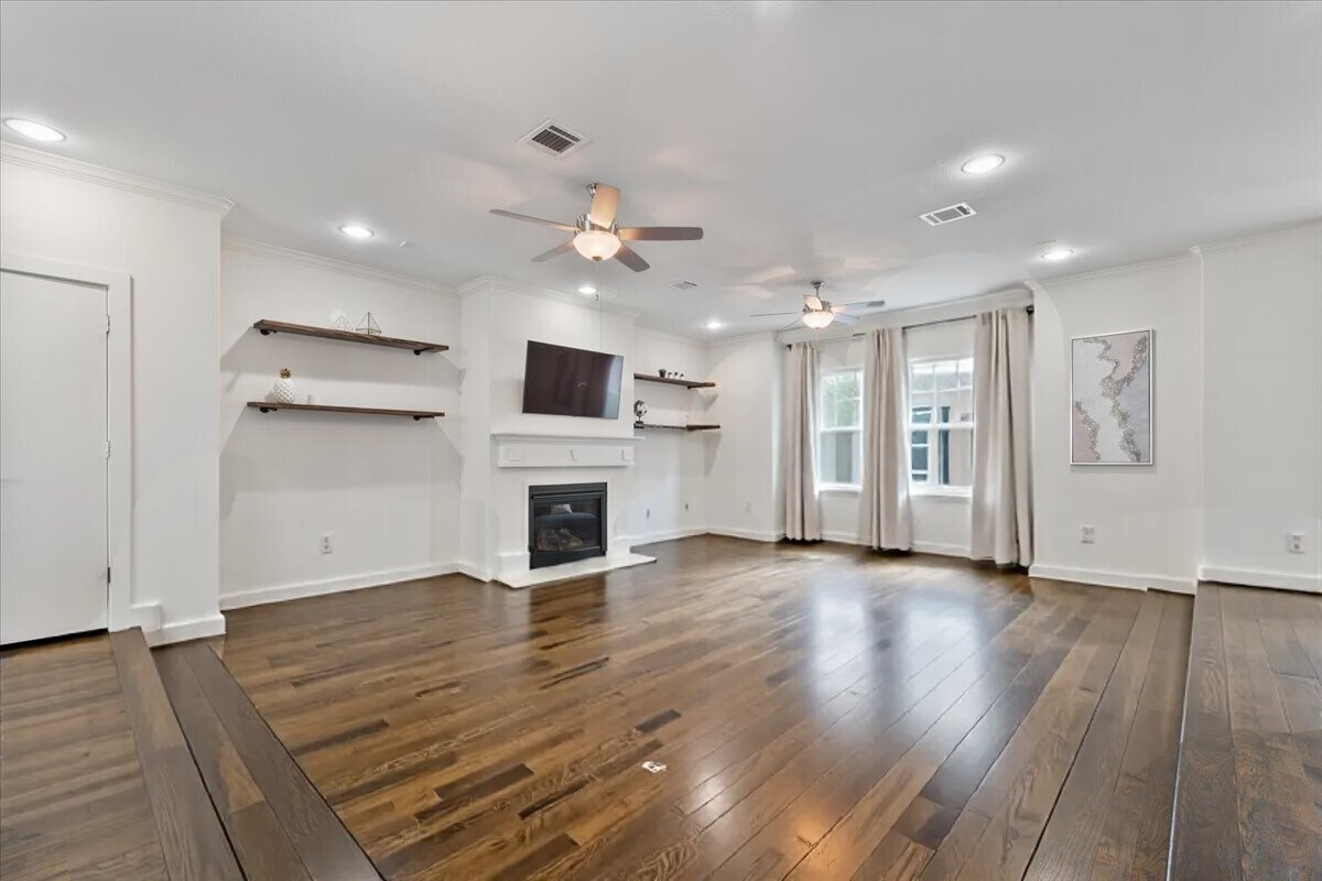 Foto principal - 1333 W 22nd St