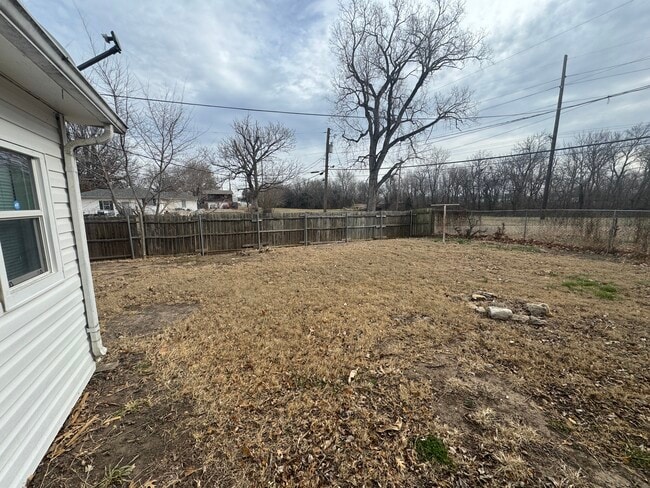 Building Photo - 608 W Emporia Ave