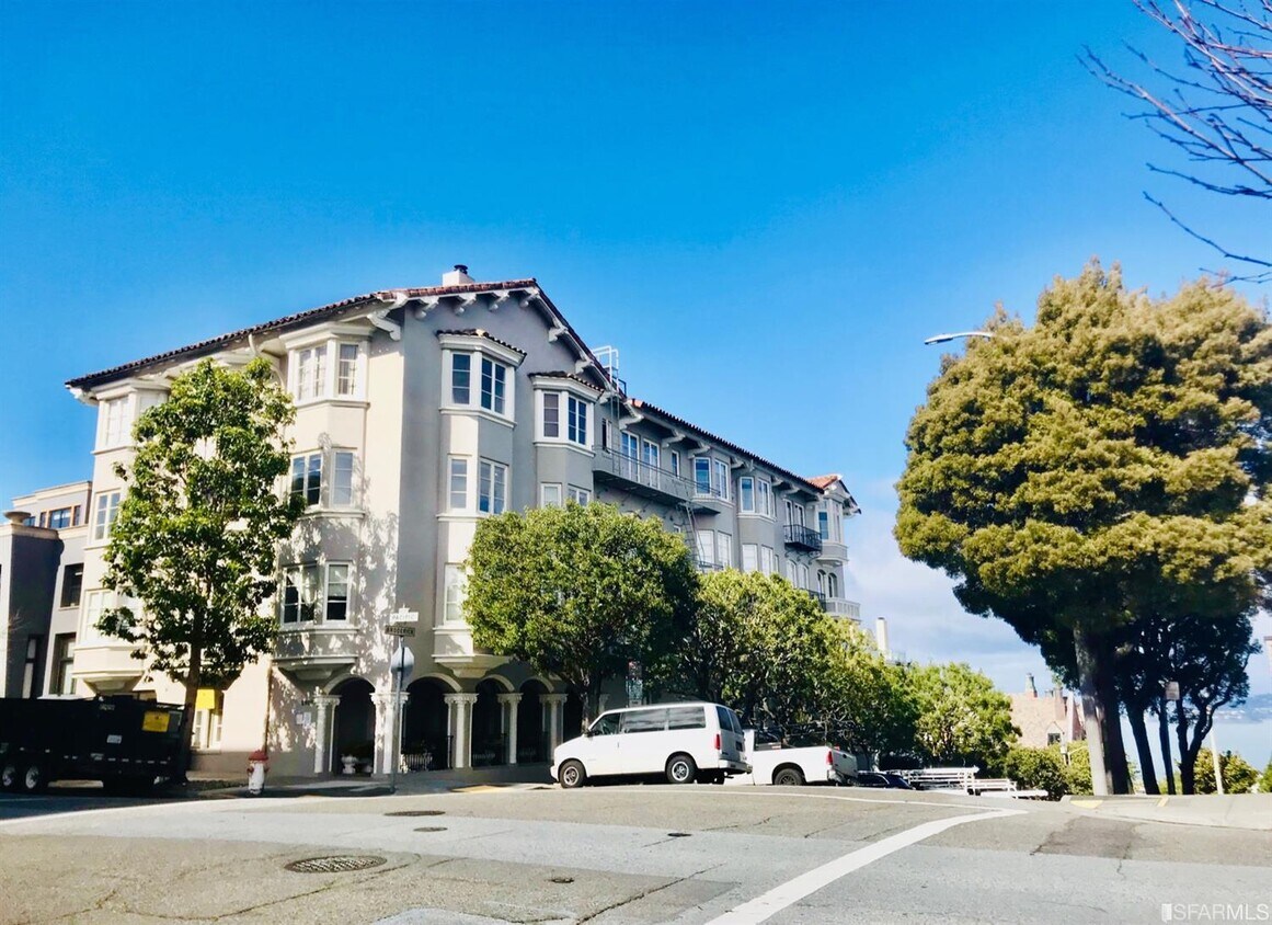 Primary Photo - 2900 Pacific Ave