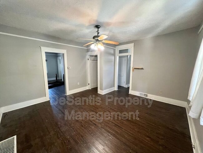 Building Photo - 609 Pine St