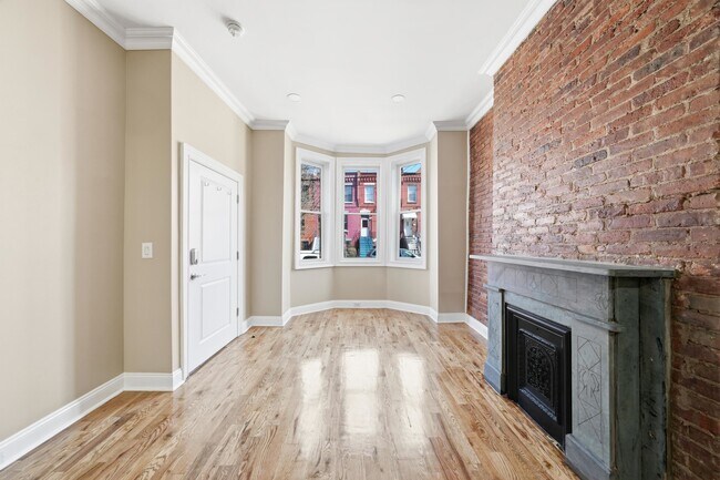 Building Photo - 37 Astoria Pl