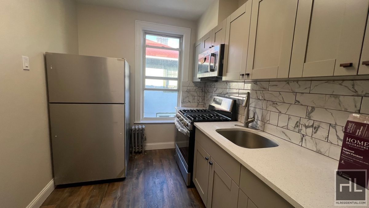 Primary Photo - 433 E 2nd St