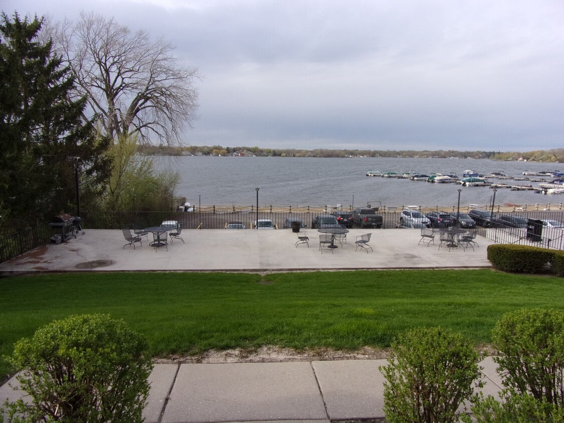 155 E Mill St Unit 1, Wauconda, IL 60084 Condo for Rent in Wauconda