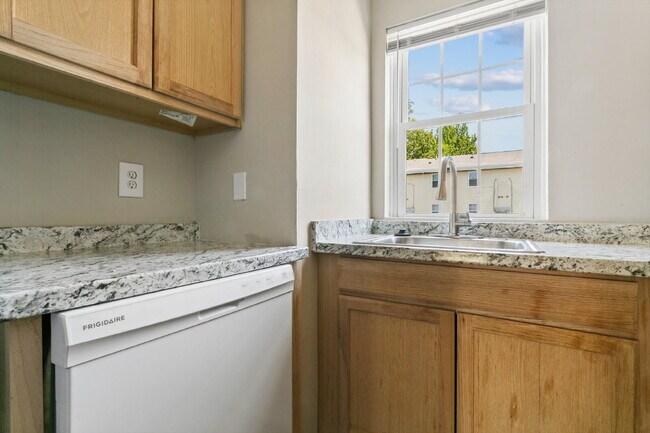 Building Photo - 506 Genneys Way