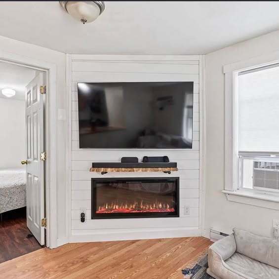 Living Room - 584 Chestnut Hill Rd