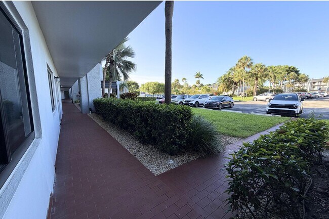 Foto del edificio - 4266 Deste Ct