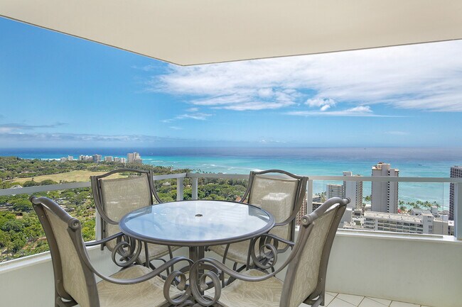 Private dining with views - 2600 Pualani Way