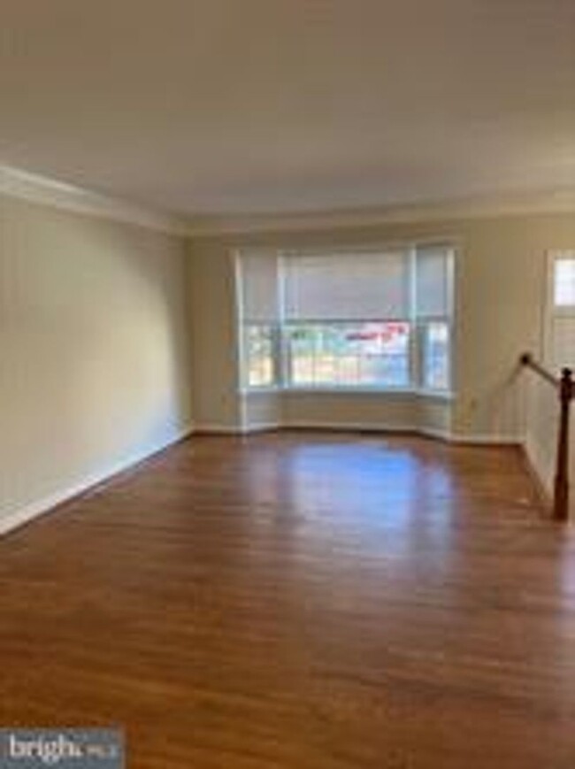 Building Photo - BEAUTIFUL END UNIT TH NEAR DOWNTOWN ROCKVILLE