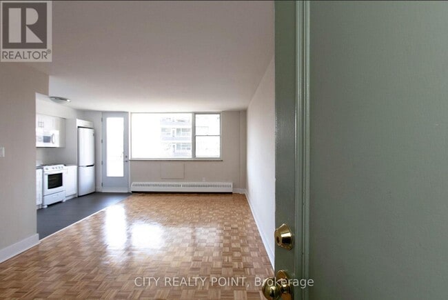 Building Photo - 276 St George St