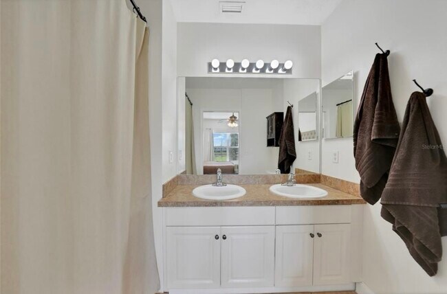 Building Photo - 2160 Heron Lake Dr