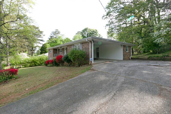 Building Photo - 6243 David Ln SW