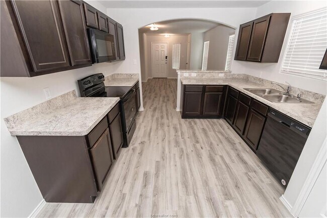Building Photo - 1116 Marquis Dr