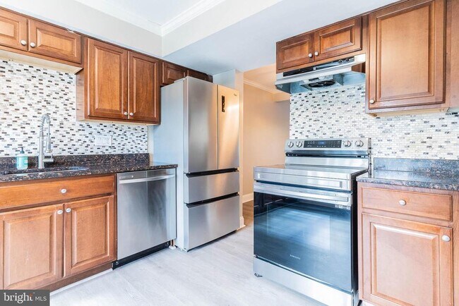 Foto del edificio - 6584 Yadkin Ct