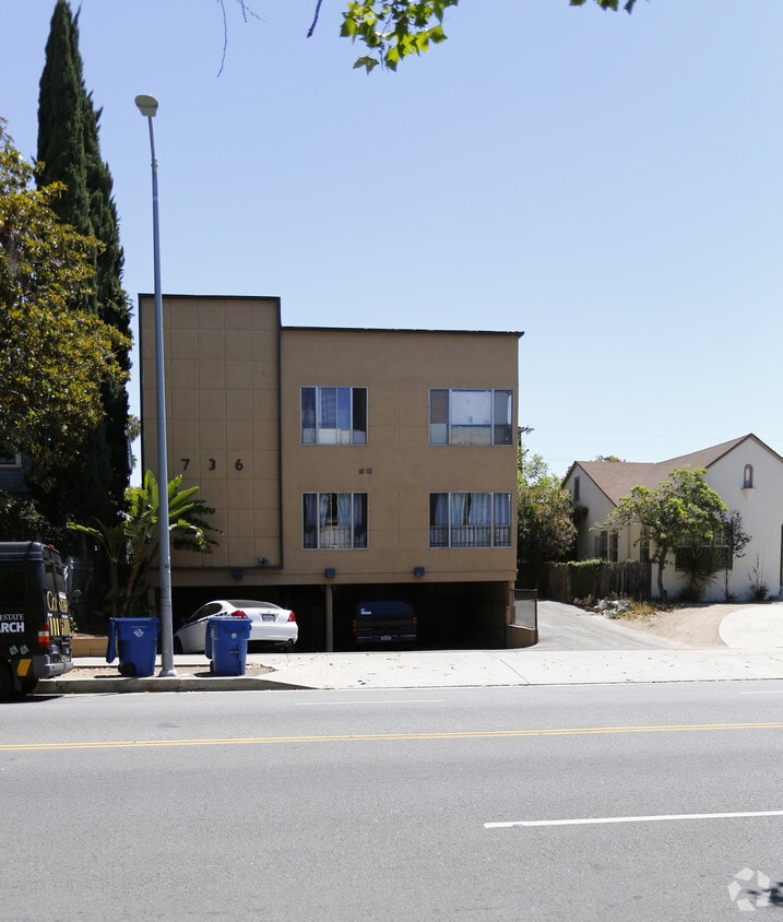 Building Photo - 736 S Wilton Pl