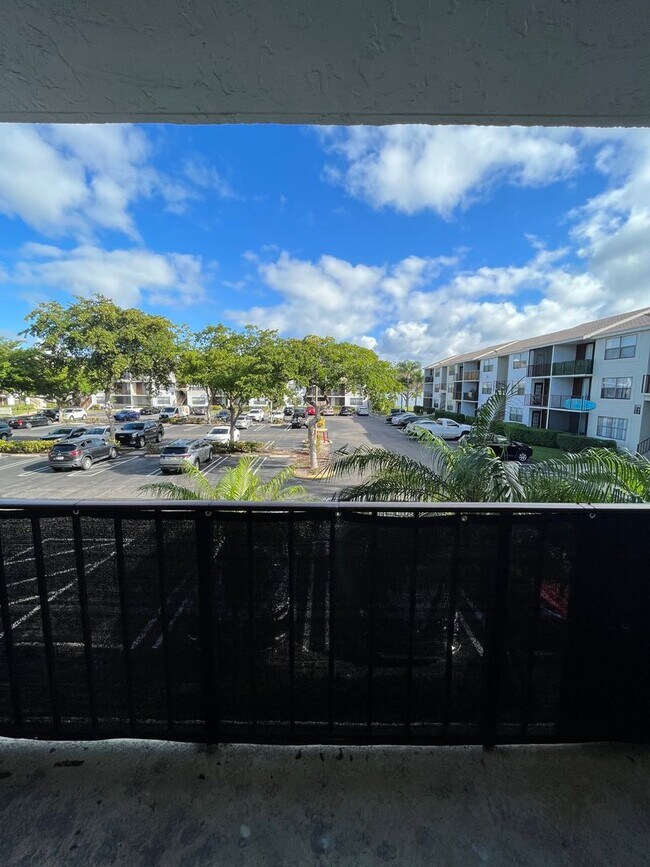 Foto del edificio - ONE BEDROOM ONE BATHROOM! WATERFRONT COMMU...