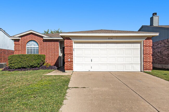 Building Photo - Beautifully crafted 3-2-2 home in the Fort...