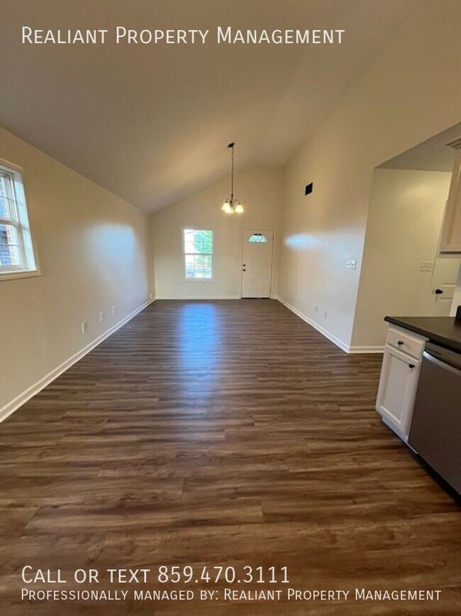 Foto del edificio - 3 Bedroom, 2 Full Baths! Lots of space, La...