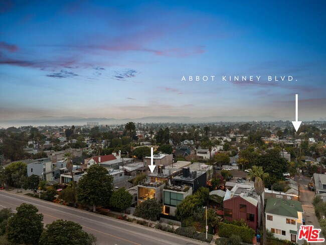 Foto del edificio - 533 Grand Blvd