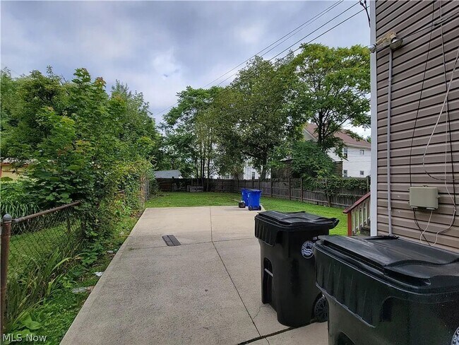 Building Photo - 12523 Forest Ave #1