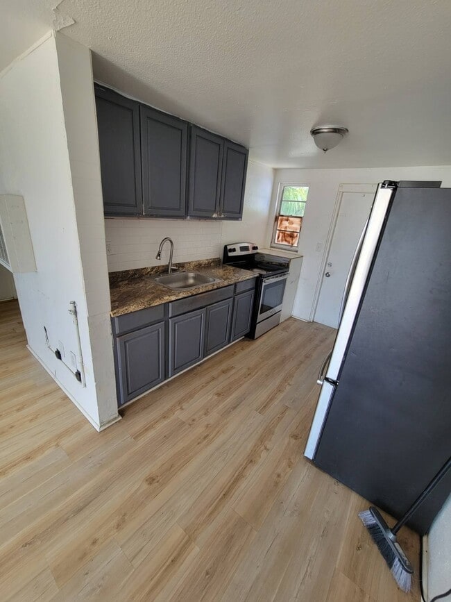 Building Photo - 410 11th Street Dr W