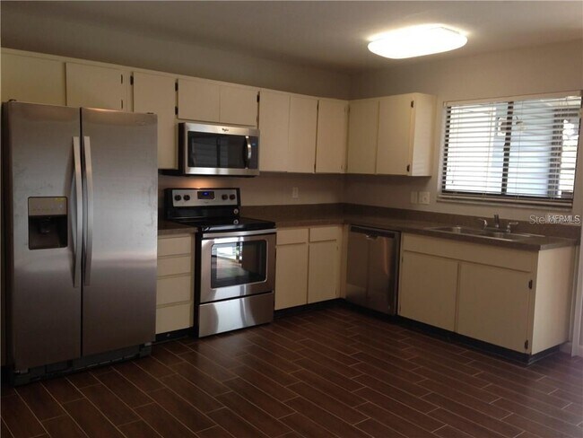 Foto del edificio - 12710 Raeburn Way