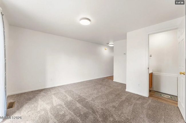 Building Photo - 3907 Village Dr