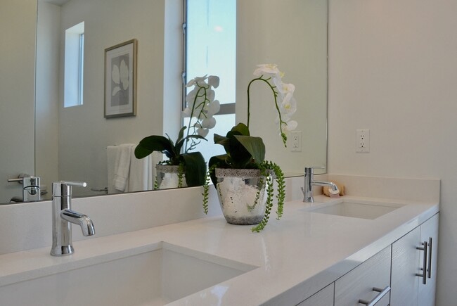 Interior Photo - Lido Apartments - 4025 Grandview