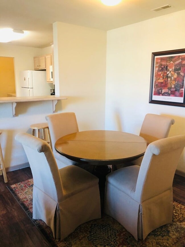 Building Photo - Ideal Location! Recent Remodel!