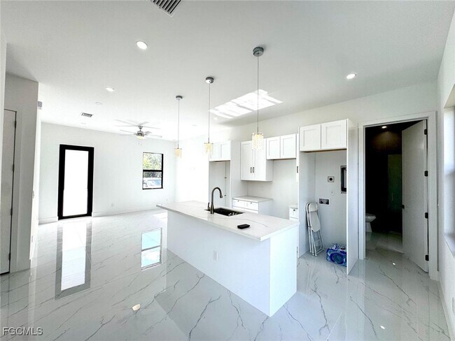 Foto del edificio - 3107 Leeland Heights Blvd E