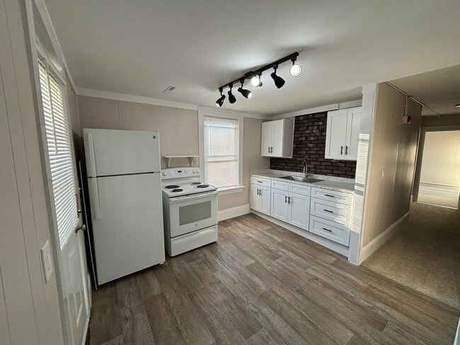 Building Photo - 127 Legris Ave