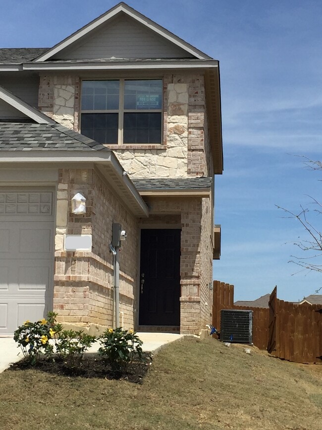 Entrance with Private Fenced Yard - 4926 Villas Drive