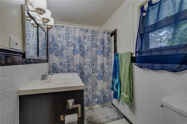 Foto del edificio - 282 Roxborough Rd