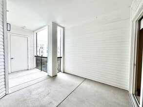 Building Photo - 401 W 25th St