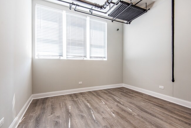 Foto del edificio - 564 W Roscoe St