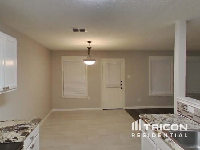 Building Photo - 1497 Madison Dr