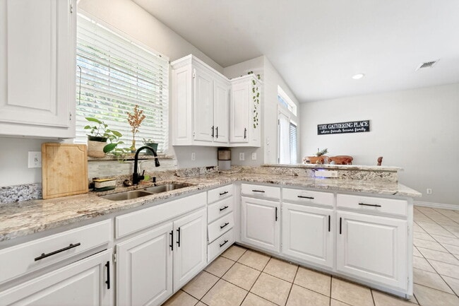 Building Photo - Exceptional Home in Arlington – Great Layout & Prime Location