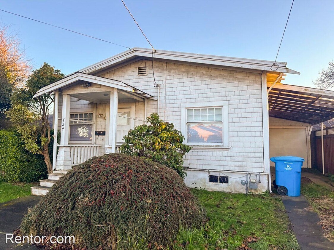 Primary Photo - 2 br, 1 bath House - 724 Henderson Street